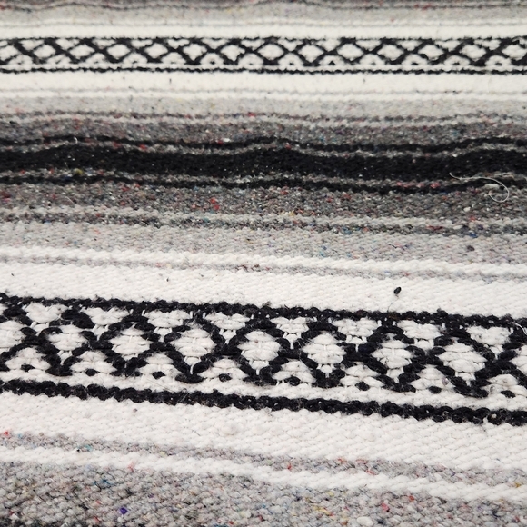 Vintage SDG Genuine Mexican Handwoven Blanket, Premium 75" x 46"  Falsa Blanket - Picture 3 of 8